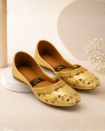 Royal Golden Thread-Embroidered Traditional Leatherette Khussa